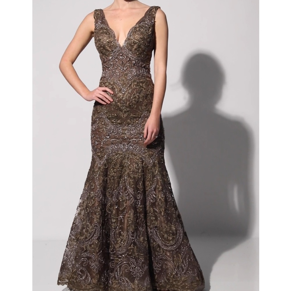 Montage -Ivonne D formal mother of the bride dress
STYLE 221D49